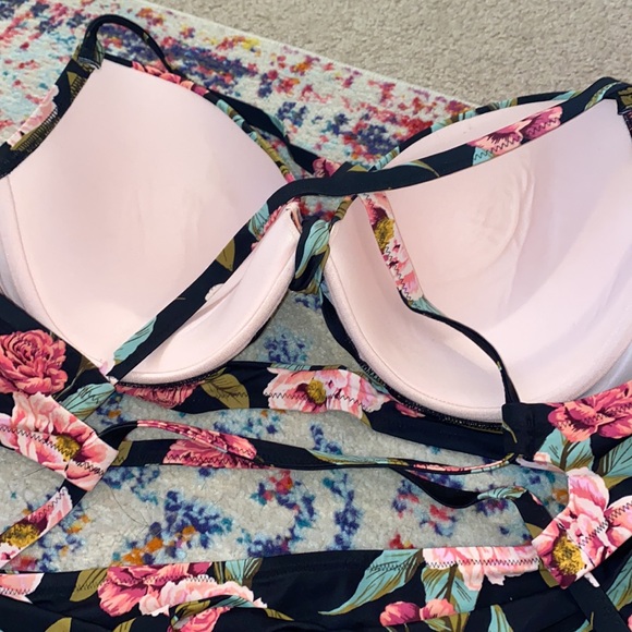 Floral bikini - Picture 4 of 4